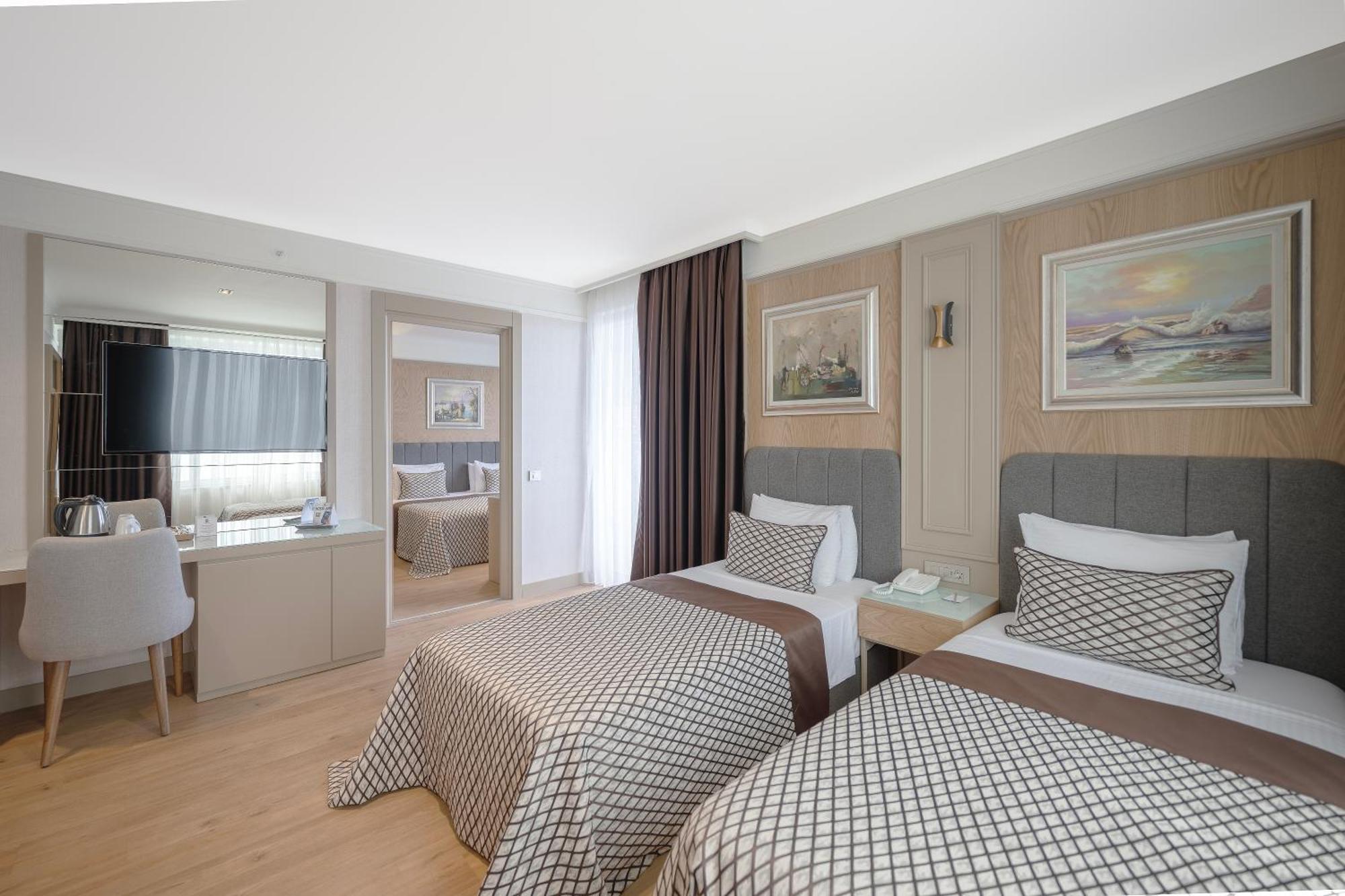 Porto Bello Hotel Resort & Spa Antalya Room photo Family room