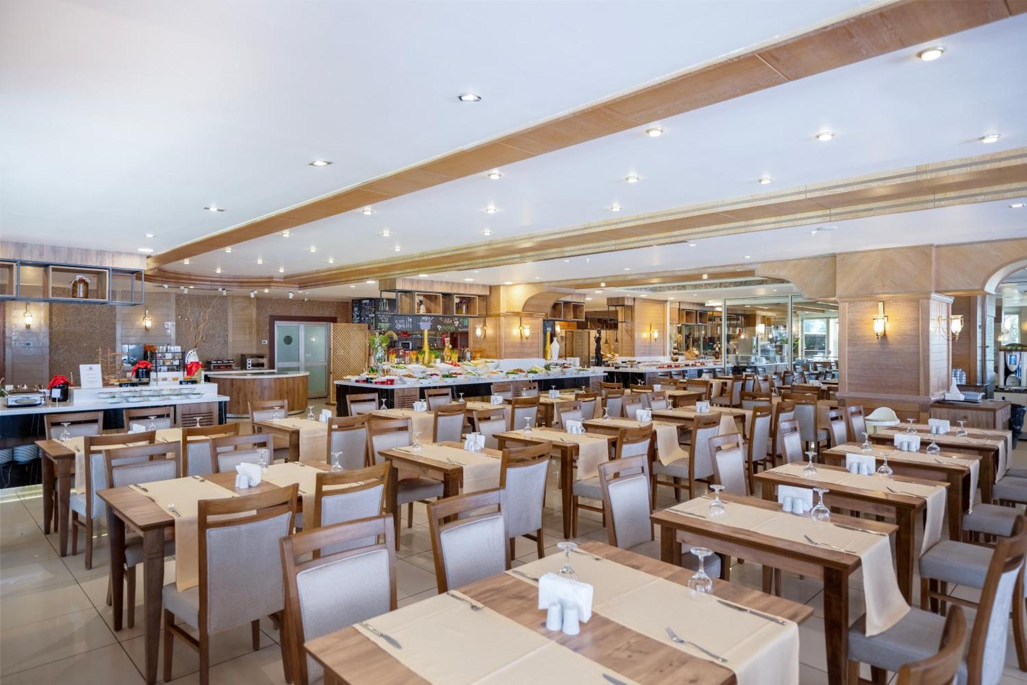 Porto Bello Hotel Resort & Spa Antalya Exterior photo The restaurant