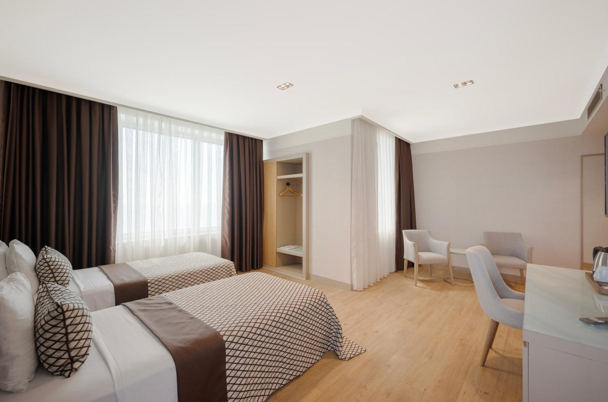Porto Bello Hotel Resort & Spa Antalya Room photo A typical room at the hotel